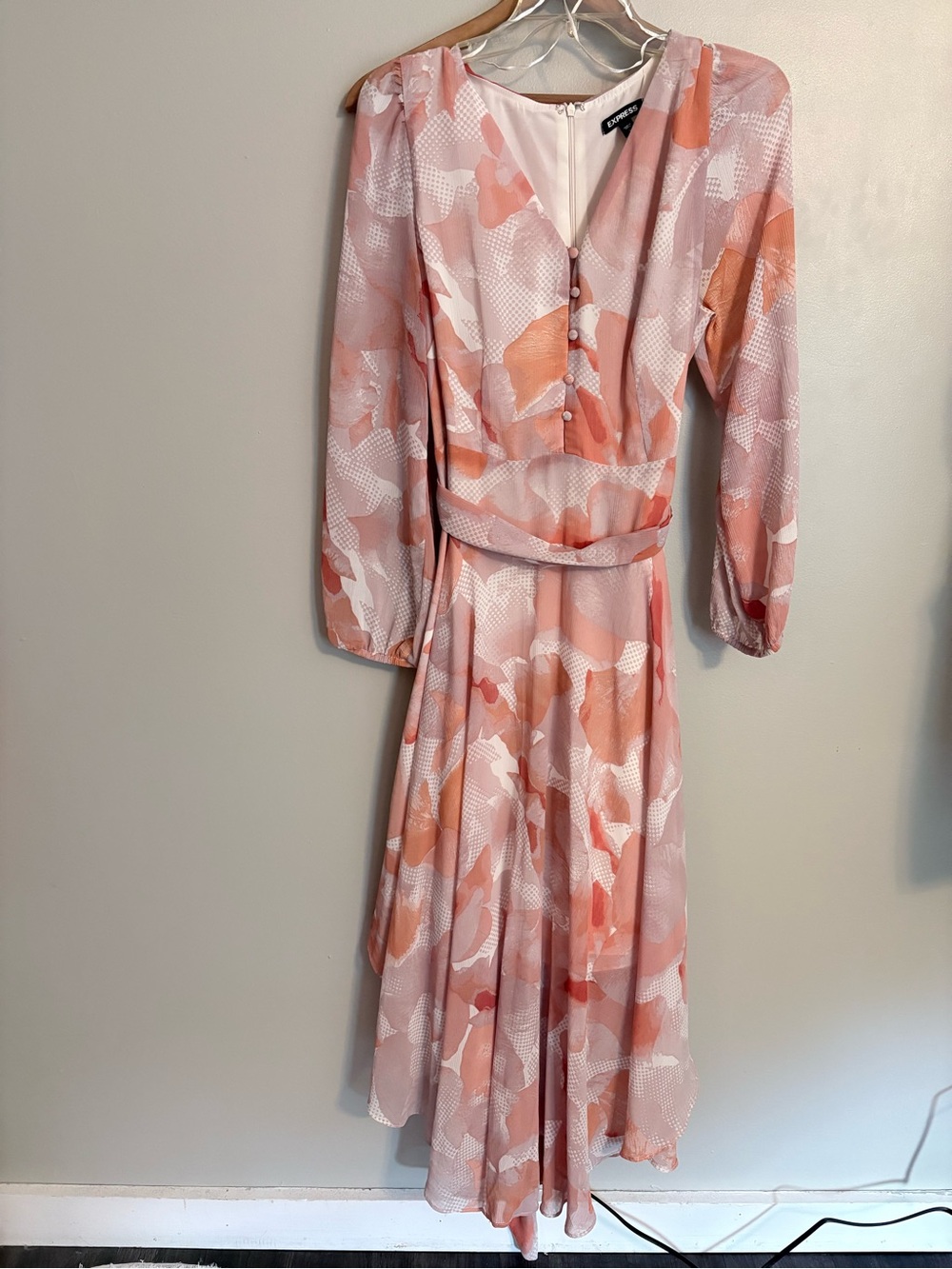 Express Dress
Pink Button Front Tie Waist - Picture 4 of 12